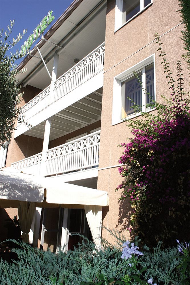 H Hotel Hyères Esterno foto